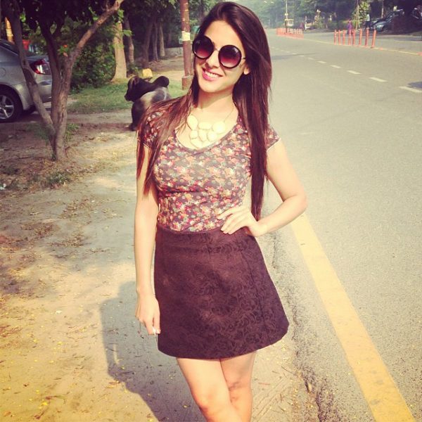 Sheetal Thakur Wearing Beautiful Outfit-090245