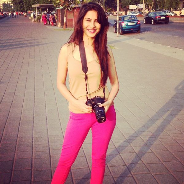 Sheetal Thakur Wearing Pink Jeans-090122