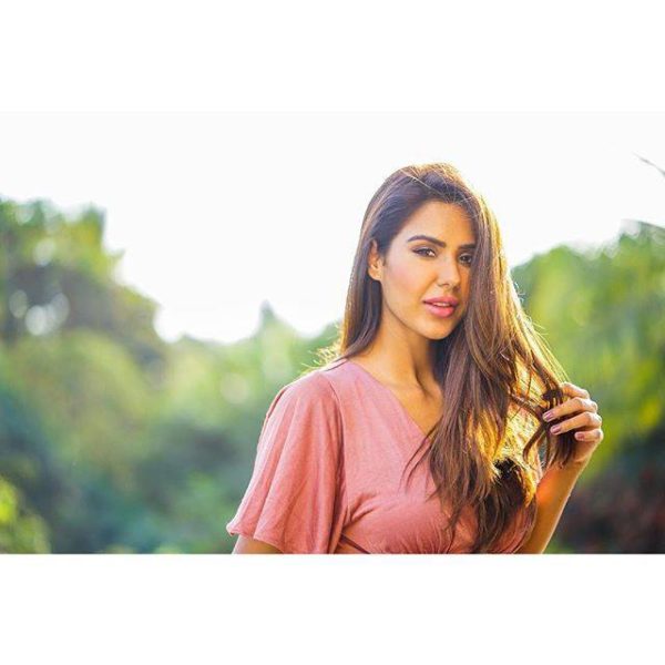 Sonam Bajwa Looking Nice