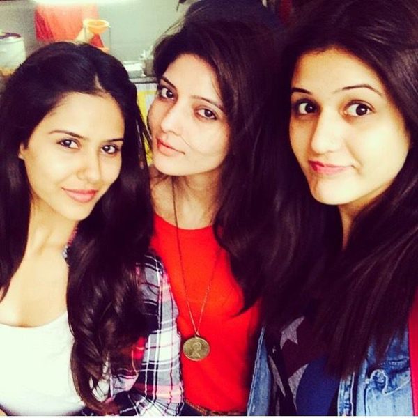 Sonam Bajwa Wi⁬th Ginni Kapoor And Friend