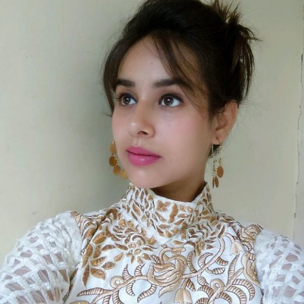 Sunanda Sharma Wearing Beautiful Earrings-164