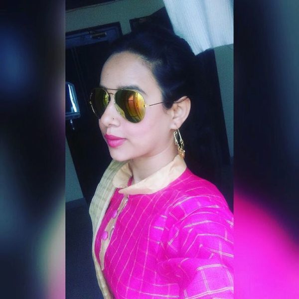 Sunanda Sharma Wearing Beautiful Pink Kurta-019