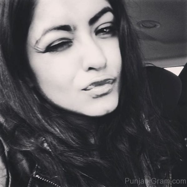 Black And White Pic Of Simi Chahal -00095