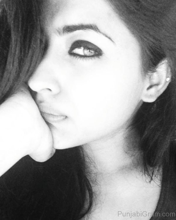 Black And White Picture Of Simi Chahal -00080