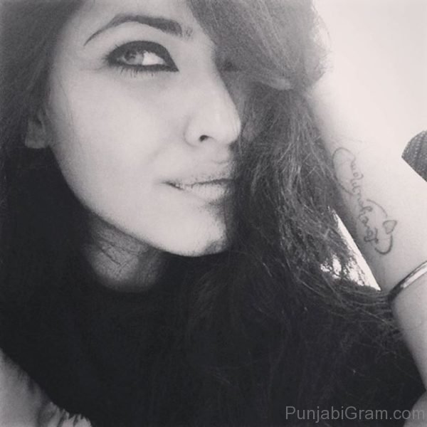 Black And White Selfie O fSimi Chahal -00068