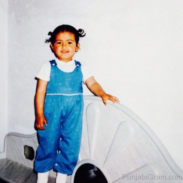 Chilhood Picture Of Simi Chahal -00437