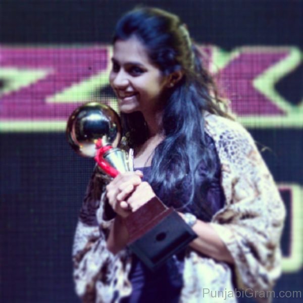 Dakshita Kumaria Holding Award-229