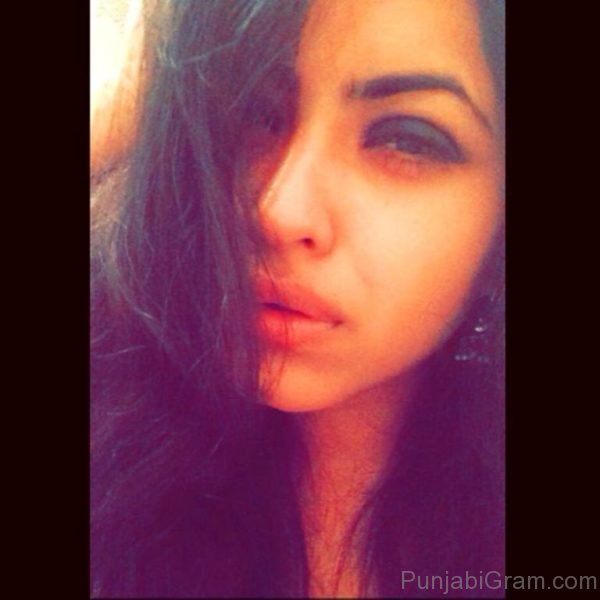 Face Close Of Simi Chahal -00018