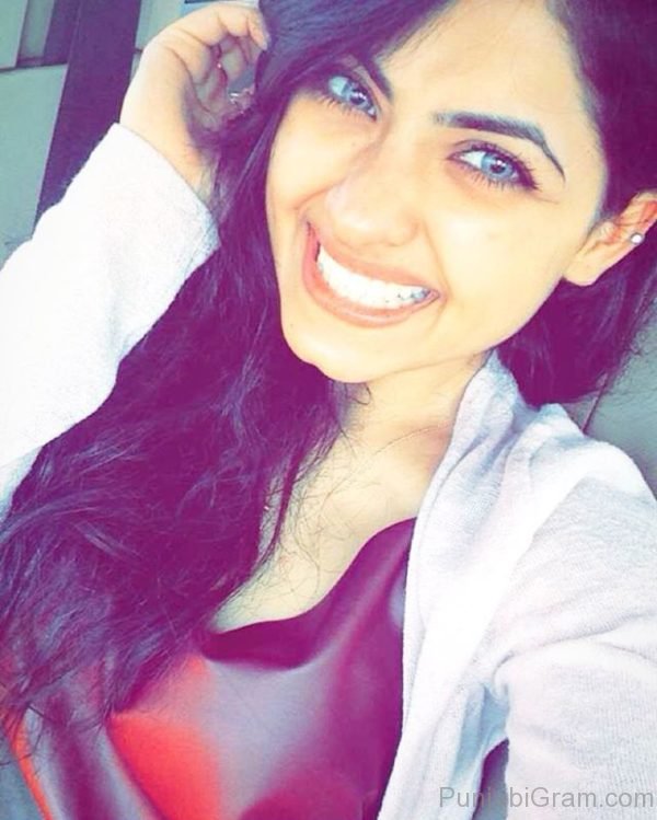 Image Of Good Looking Simi Chahal Smiling-00184