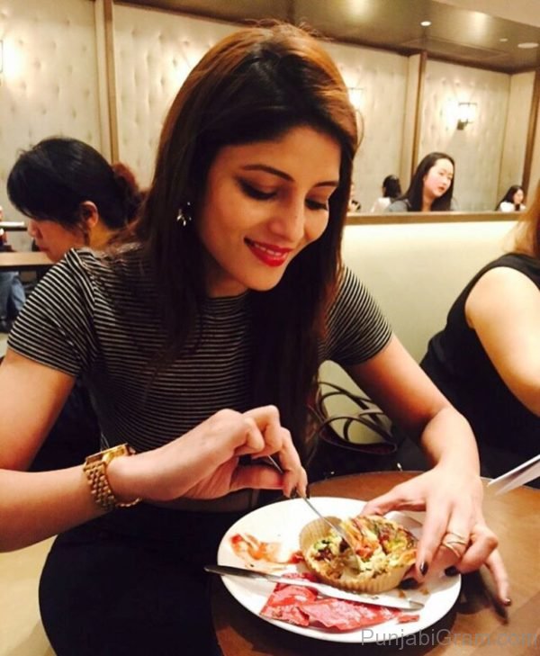 Kaajal Jain Enjoying Food-140