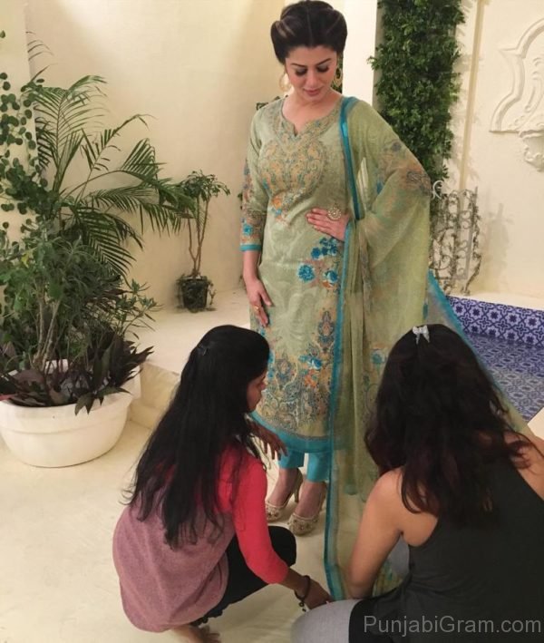 Kainaat Arora In Punjabi Suit-0548