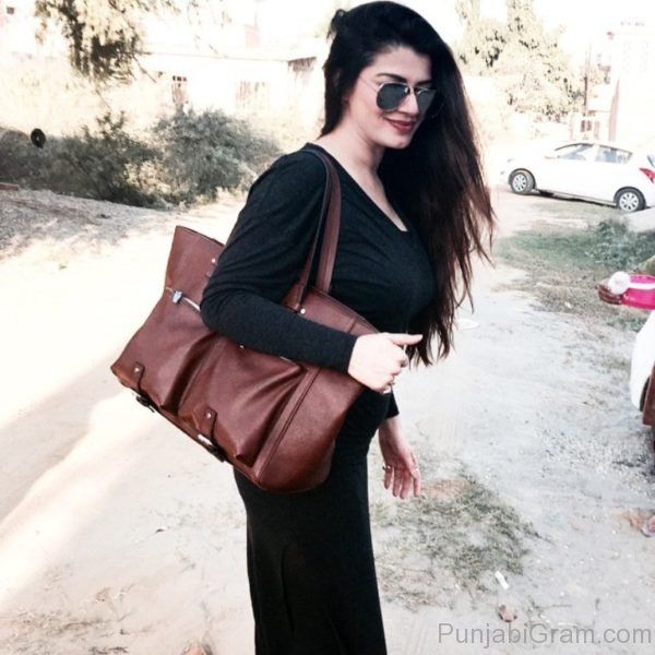 Kainaat In Black Dress -0670