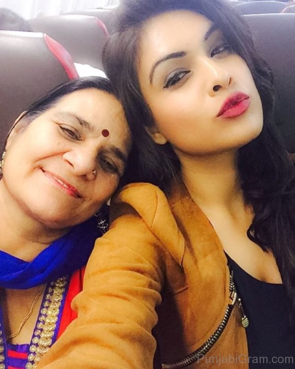 Neha Malik And Her Mom-0162