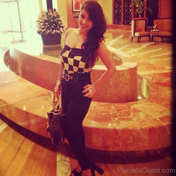 Neha Malik Looking Cute-0859