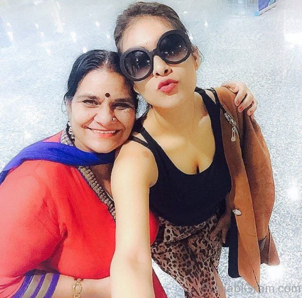 Neha Malik With Her Mom-0168