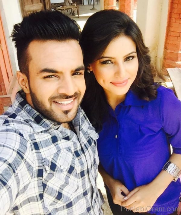 Selfie Of Ginni Kapoor With Happy-104