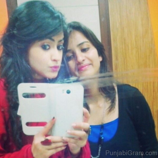 Simi Chahal With Her Friend-00290