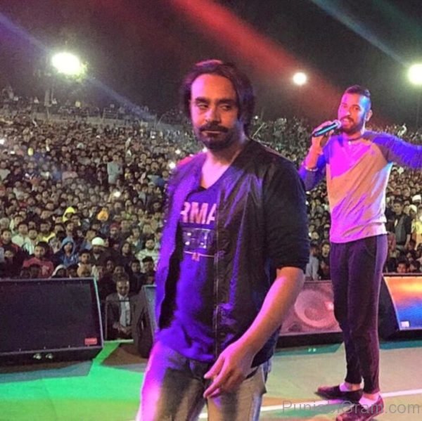 Garry sandhu stage performance with babbu maan