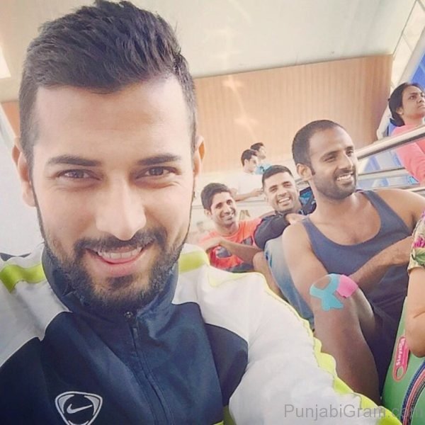 Garry sandhu with fans