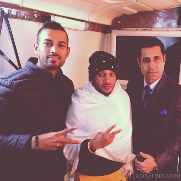 Image Of Garry Sandhu Looking  Elegant-256