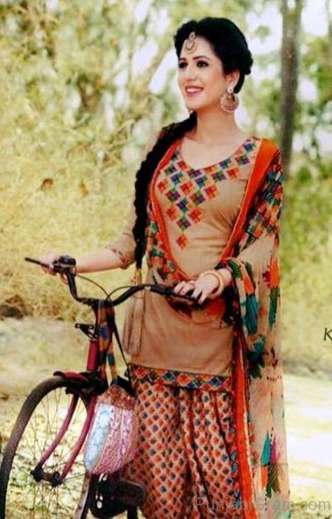 Isha Rikhi with cycle