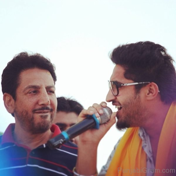 Jassi Gill Singimng With gurdas Mann-563