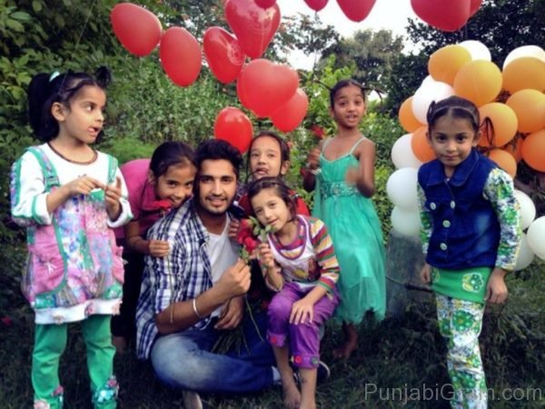 Jassi gill enoying with kids