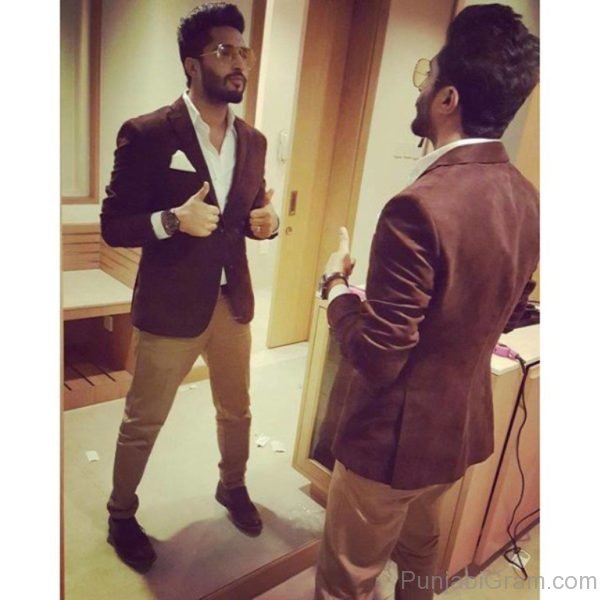 Jassi gill looking smart in coat pant