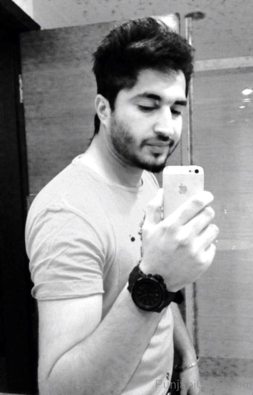 Jassi gill taking selfie 63