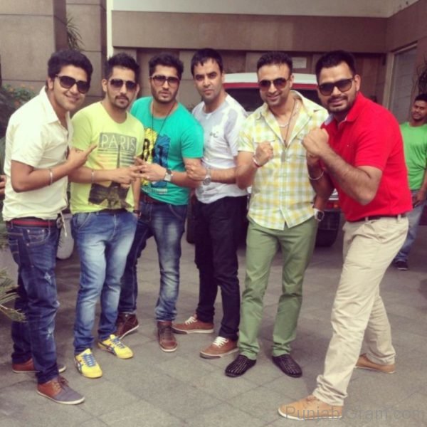 Jassi gill with punjabi singers 20