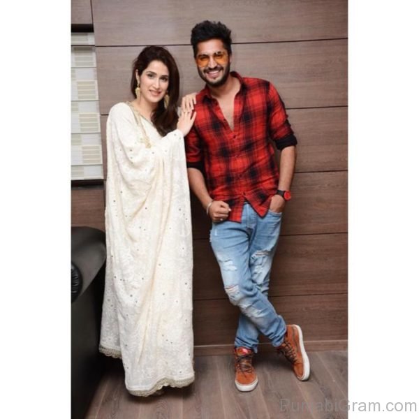 Photograph Of Jassi Gill Looking Stylish-098