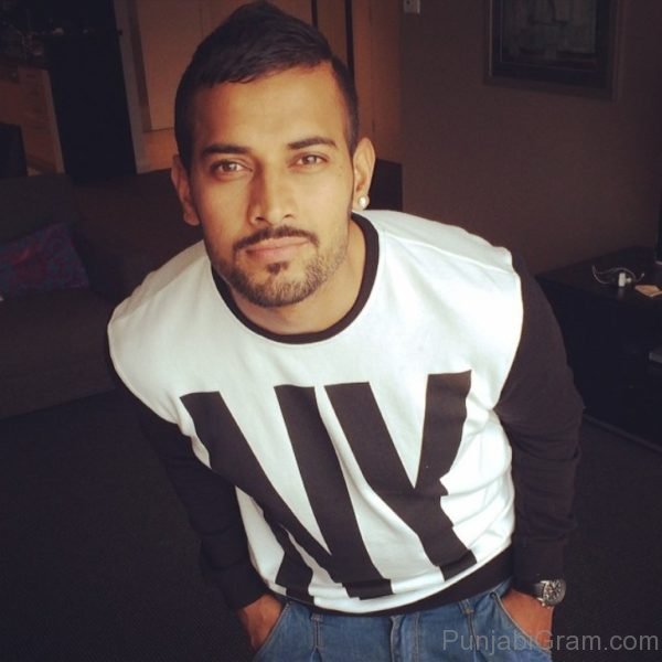 Pic Of Garry Sandhu Looking Stylish-273