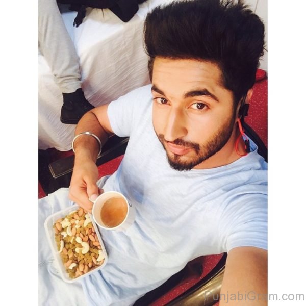 Pic Of Stylish Jassi Gill-829