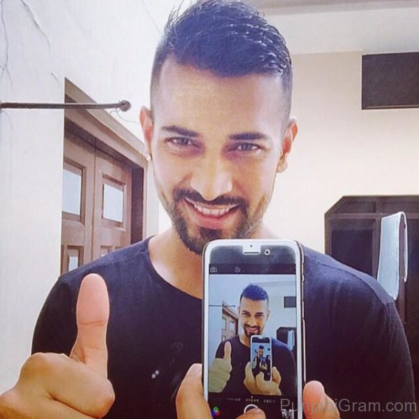 Pic of Garry sandhu in home 2