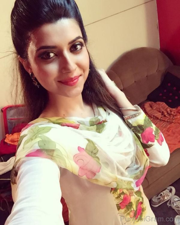 Image Of Marvelous Nimrat Khaira