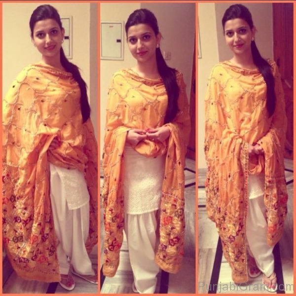 Image Of Nimrat Khaira Looking Nice