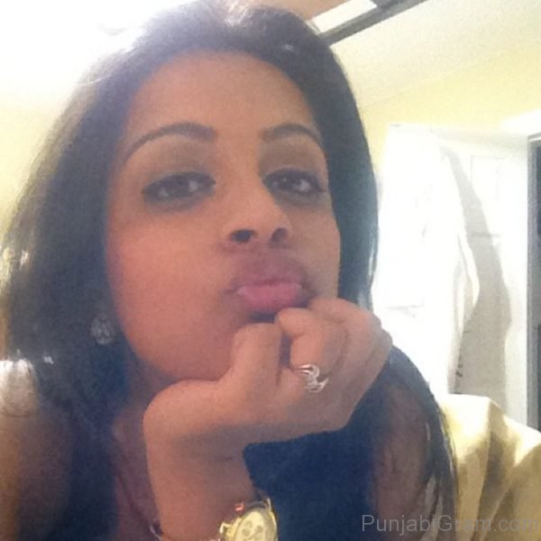 Lilly Singh Looking Lovely