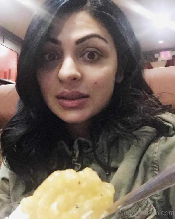 Neeru Bajwa Looking Splendid