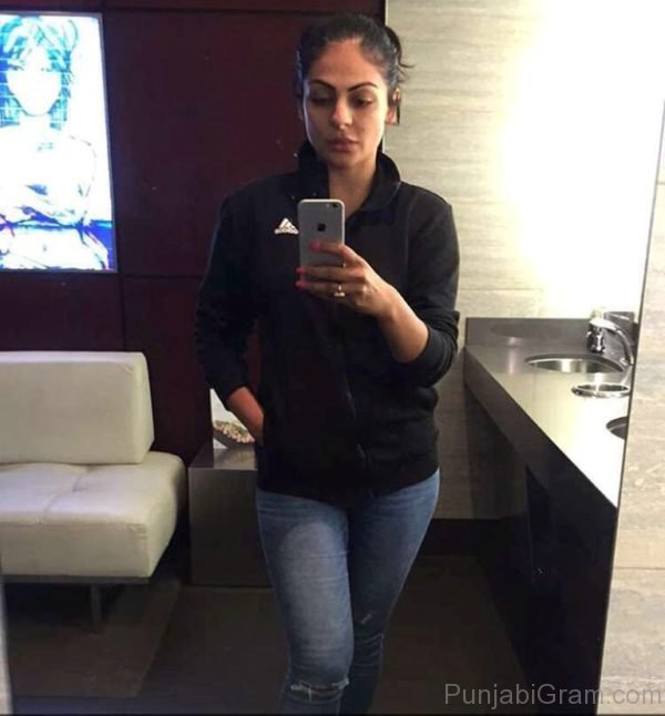 Pic Of Elegant Neeru Bajwa