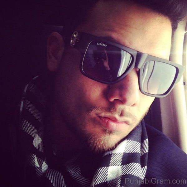 Pic Of Good looking Mickey Singh 305