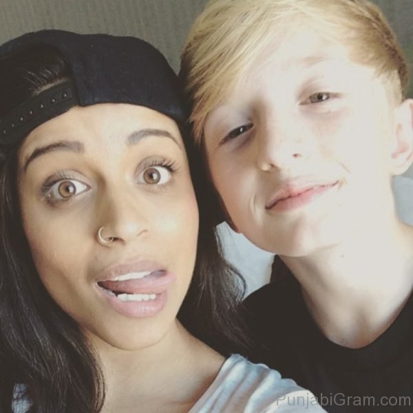 Pic Of Lilly Singh Looking Lovely 2