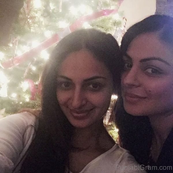 Pic Of Neeru Bajwa Looking Magnificent