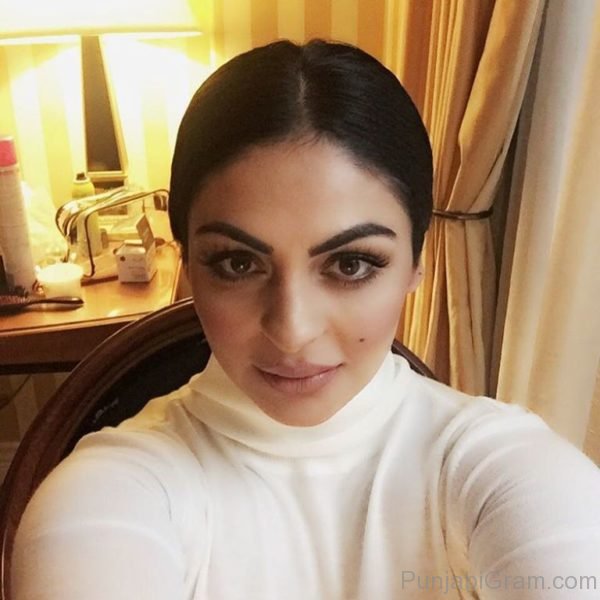 Pic Of Neeru Bajwa Looking Wonderful