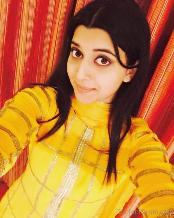 Pic Of Nimrat Khaira Looking Cute