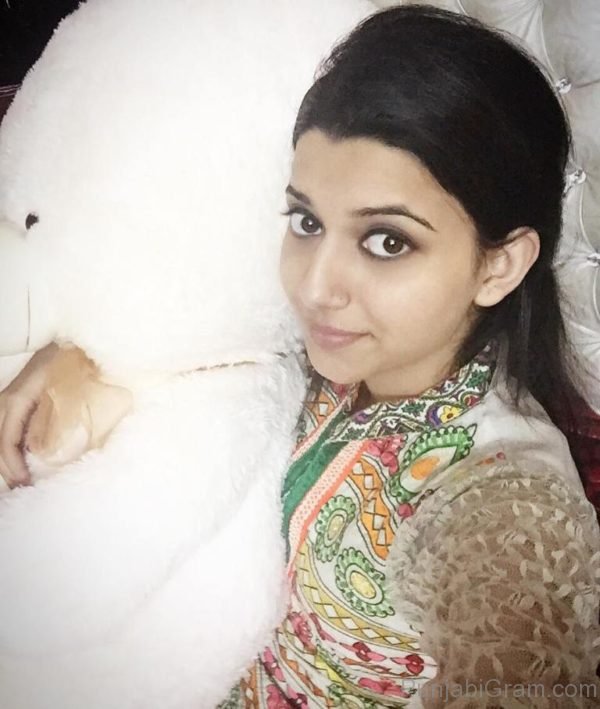 Pic Of Nimrat Khaira Looking Stunning