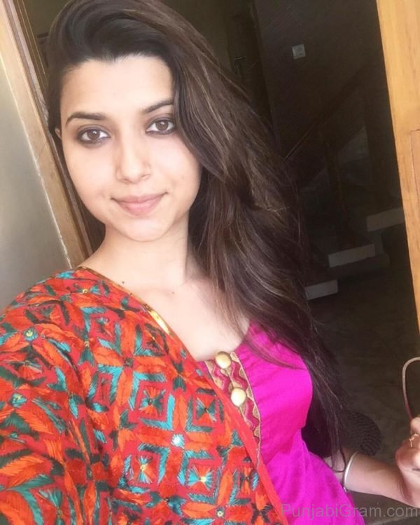 Pic Of Nimrat Khaira Looking Wonderful