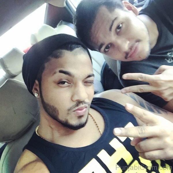 Pic Of Raftaar Looking Handsome-395