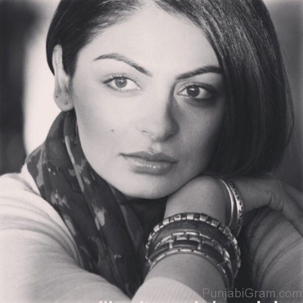 Pic Of Stunning Neeru Bajwa