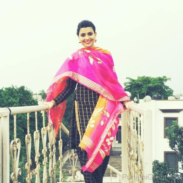 Pic Of Sweet And Cute Nimrat Khaira