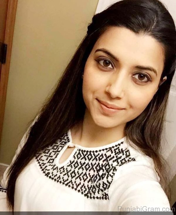 Pic Of Wonderful Nimrat Khaira